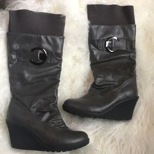 Wedge boots